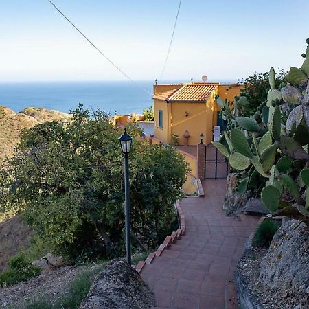Marachia Apartment Savoca Exterior photo