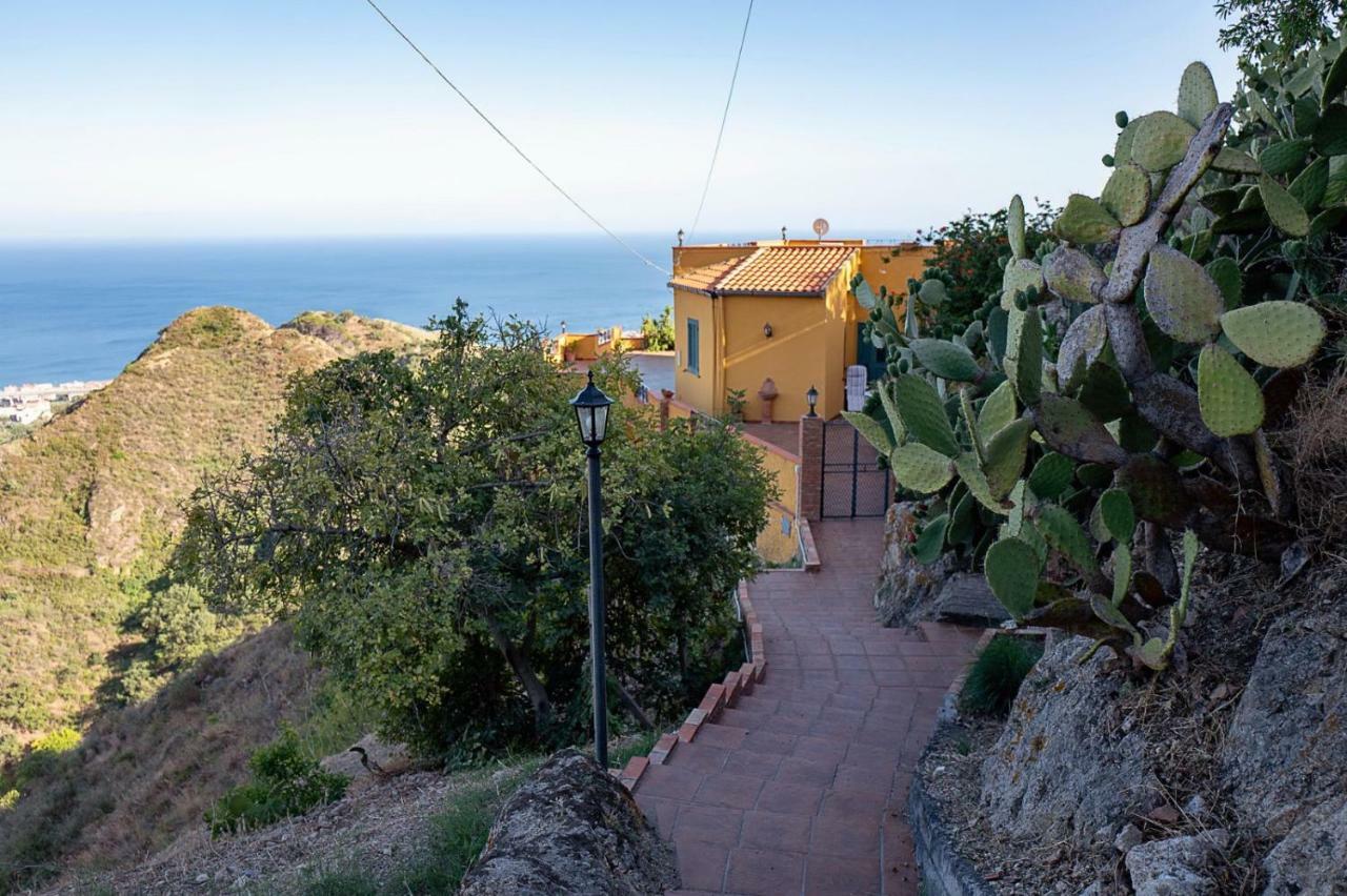 Marachia Apartment Savoca Exterior photo